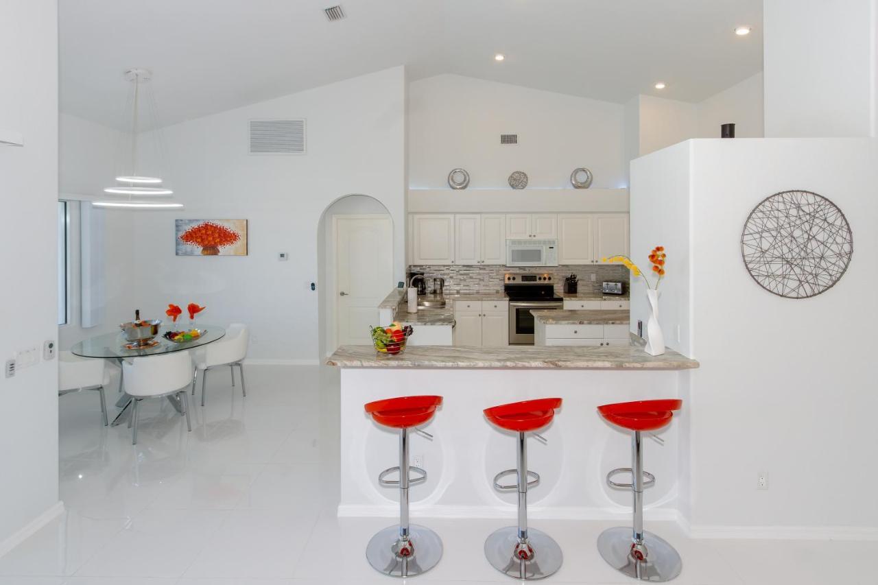 Villa Eyleen Cape Coral Exterior photo